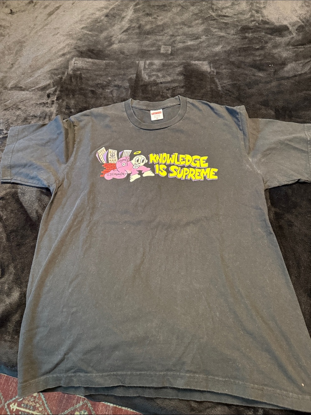 Supreme Limited edition Rare knowledge is supreme t-shirt size medium, made USA